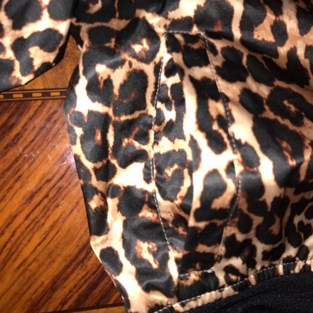 Leopard Jacket 🐆 - Picture 3 of 4